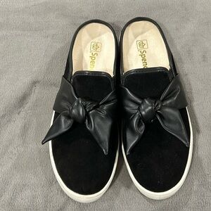 Spenco slip on black suede shoes with bow. Size 8 1/2. Excellent condition